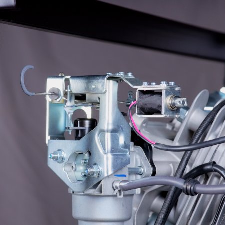 Бензиновый генератор с электростартером и коннектором автоматики FUBAG BS 7500 A ES в Хабаровске фото